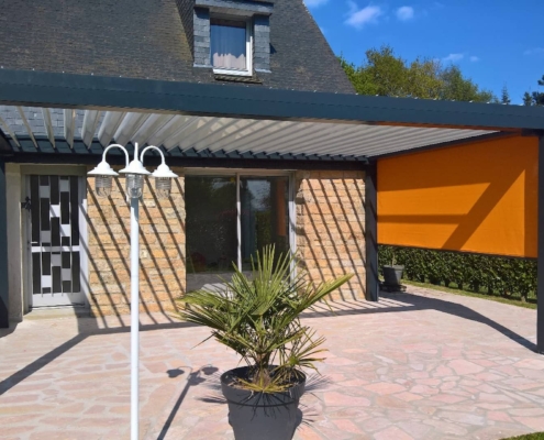 Pergola en aluminium avec coupe vent